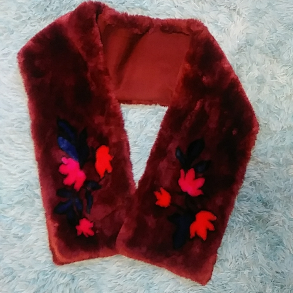 Ann Taylor Burgundy Red Scarf Plush Soft Faux Fur Flowers Large Pocket Knit